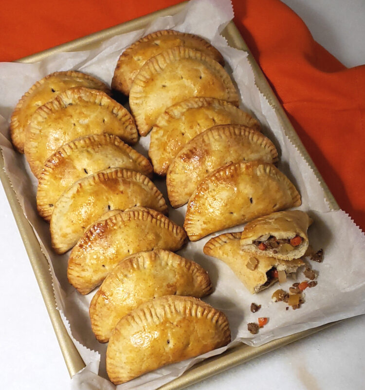 84226 BAKO D shaped Minced Beef & Vegetable Pasty 36x180G